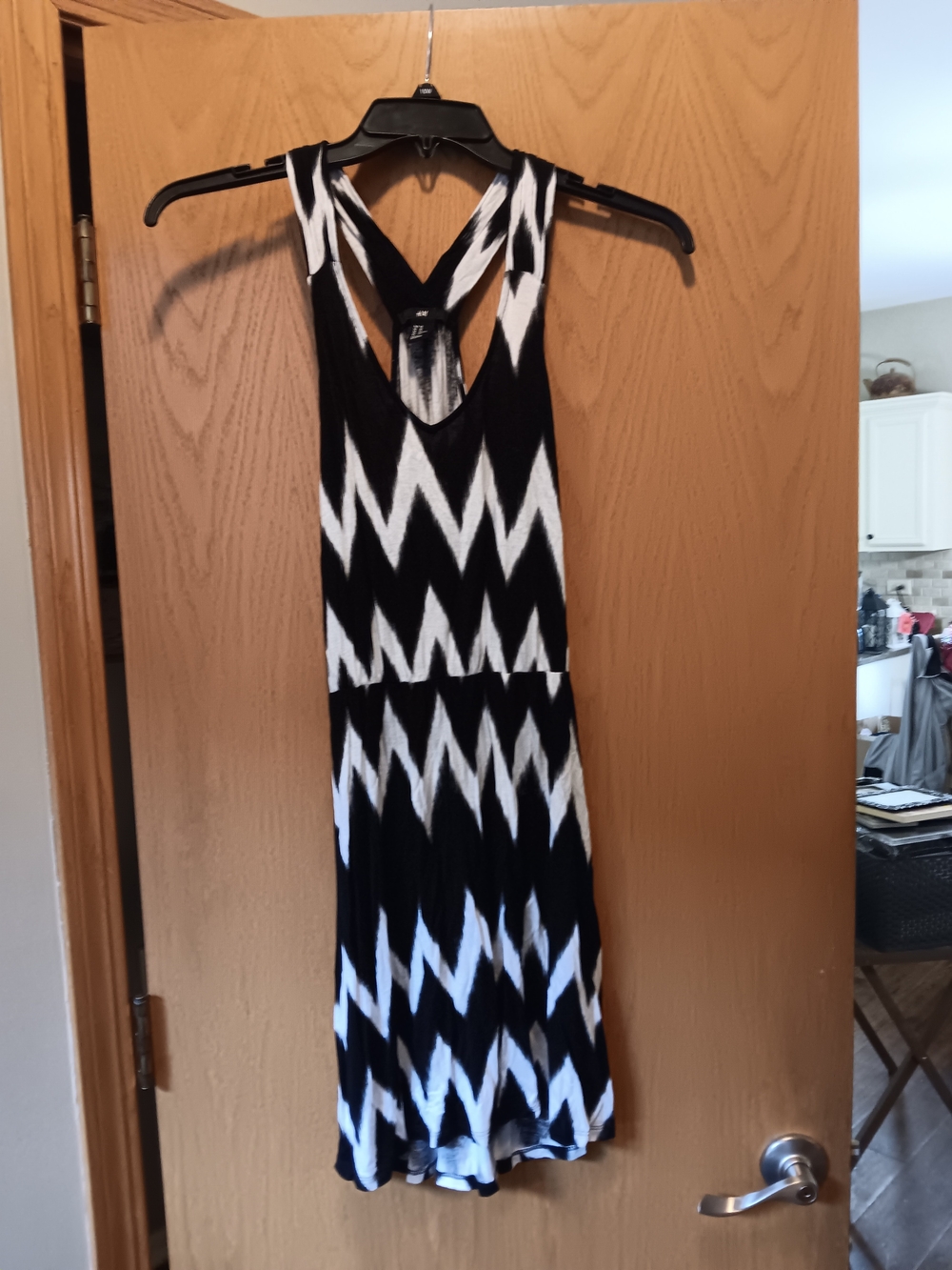 Womens Size Xsmall H&M Black and White Chevron Racerback Midi Dress